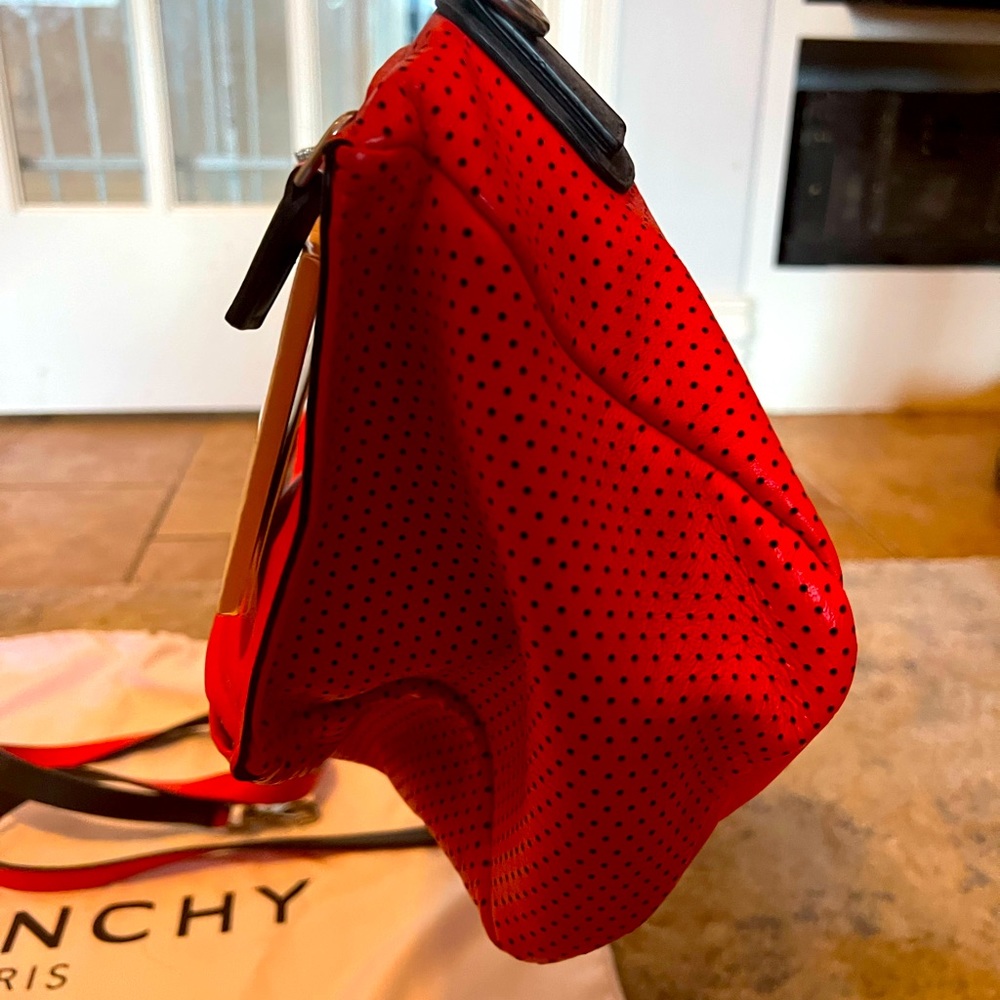 New Givenchy small pandora with perforated details and black handles. Authentic - Picture 5 of 11